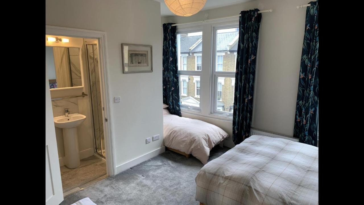 The Embassy View Rooms Londra Esterno foto